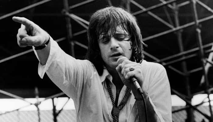 Black and white photo of Musician/Singer Eddie Money singing at a concert