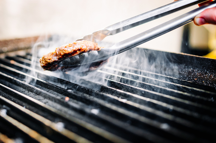 Step 6: Flipping the Burgers / Grilling time