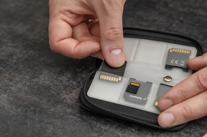 Memory card organizer, insert the SD card into the compartment