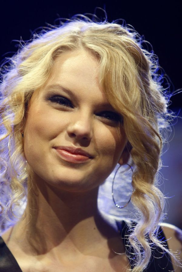 US-MUSIC-GRAMMY-NOMINATIONS-SWIFT
