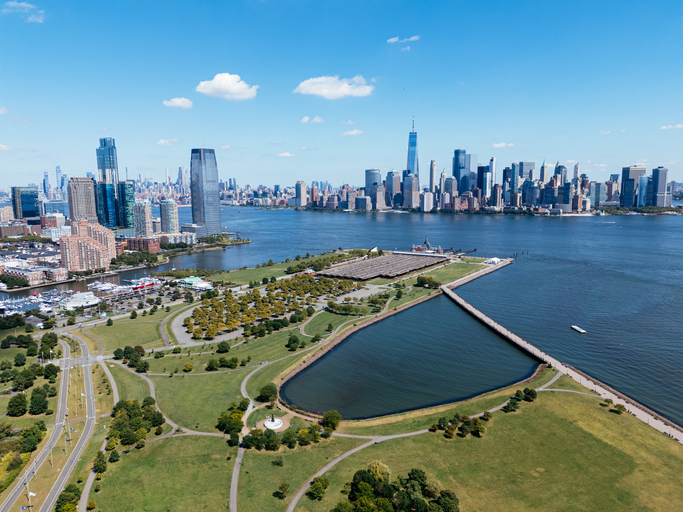Lower Manhattan cityscape from Jersey liberty park.