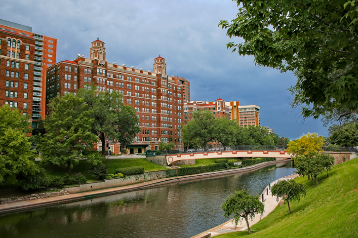 Kansas City Country Club Plaza Brush Creek